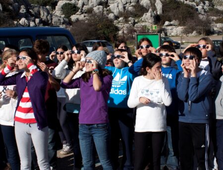 Observación del Sol con gafas de eclipses